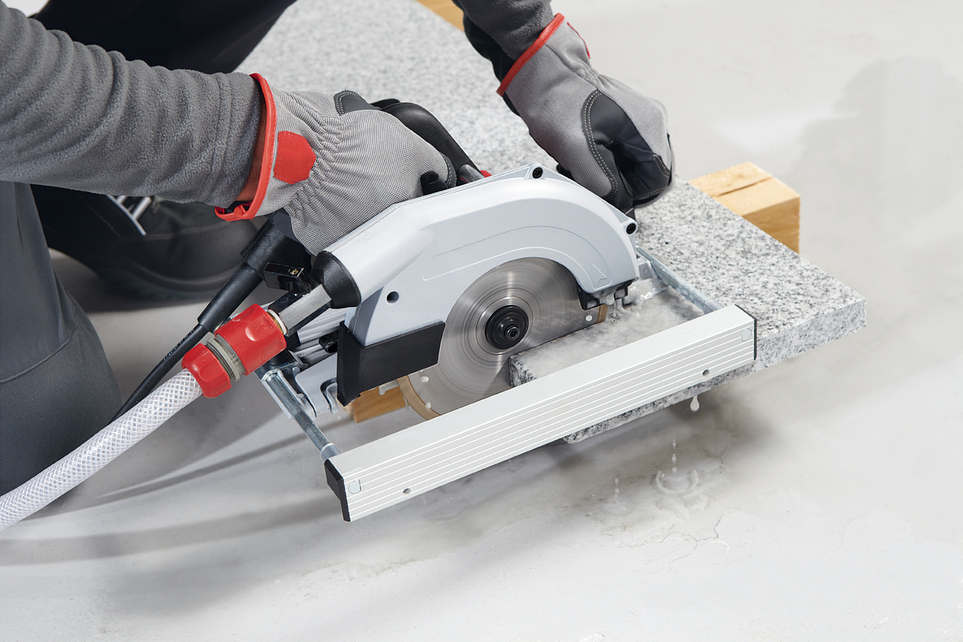 Wet Circular Saw, mitre to 45 ° Newco Power Tools